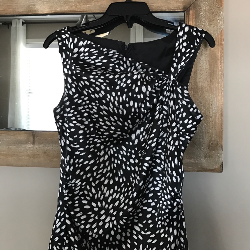 Maggy London Black and White Sleeveless Twist-Detail Midi Dress